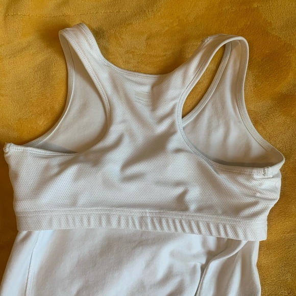 Nike woman’s tank top white - Picture 7 of 9